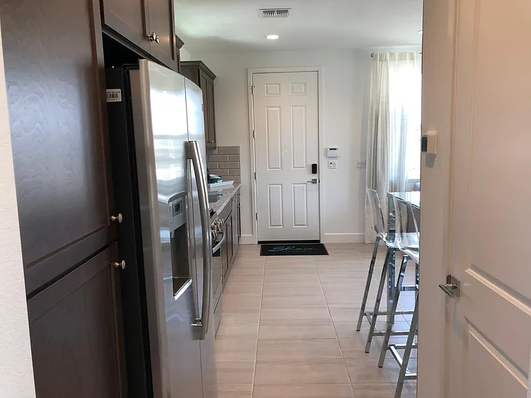 1386 S Wilshire Ave — Photo 2