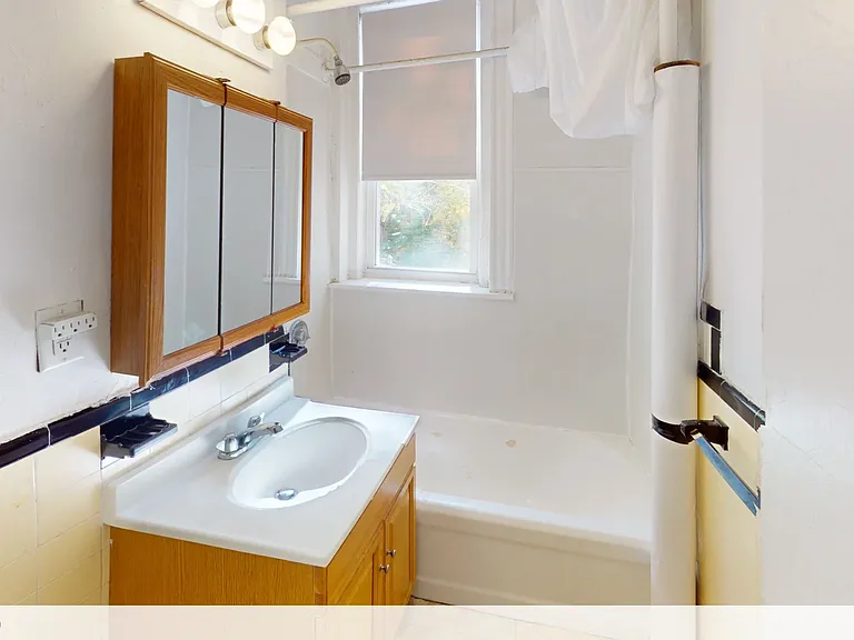 70 Chiswick Rd #12 — Photo 10