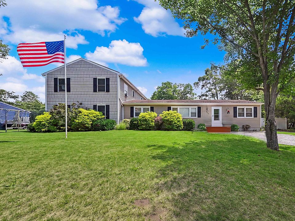 1st image of 703 David Ln