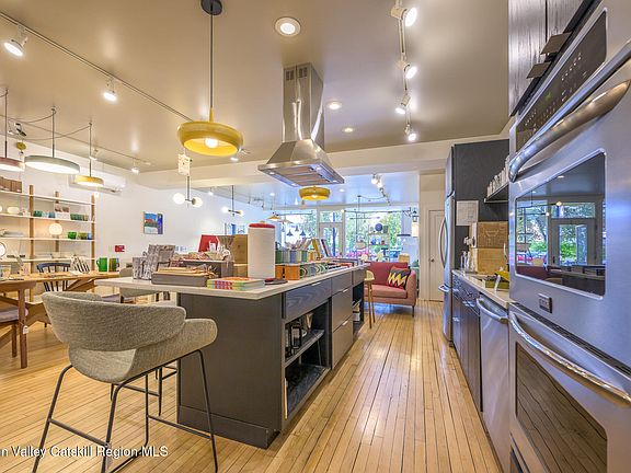 5th image of 705 Warren Street
