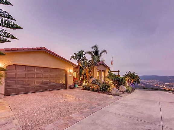 3rd image of 916 Camino Del Arroyo Dr
