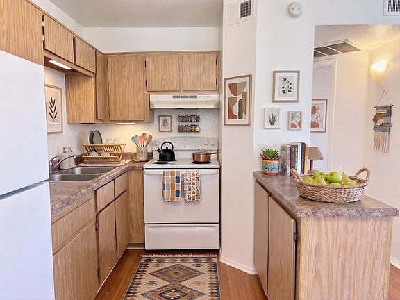 3rd image of 3208 E Flower St APT 206