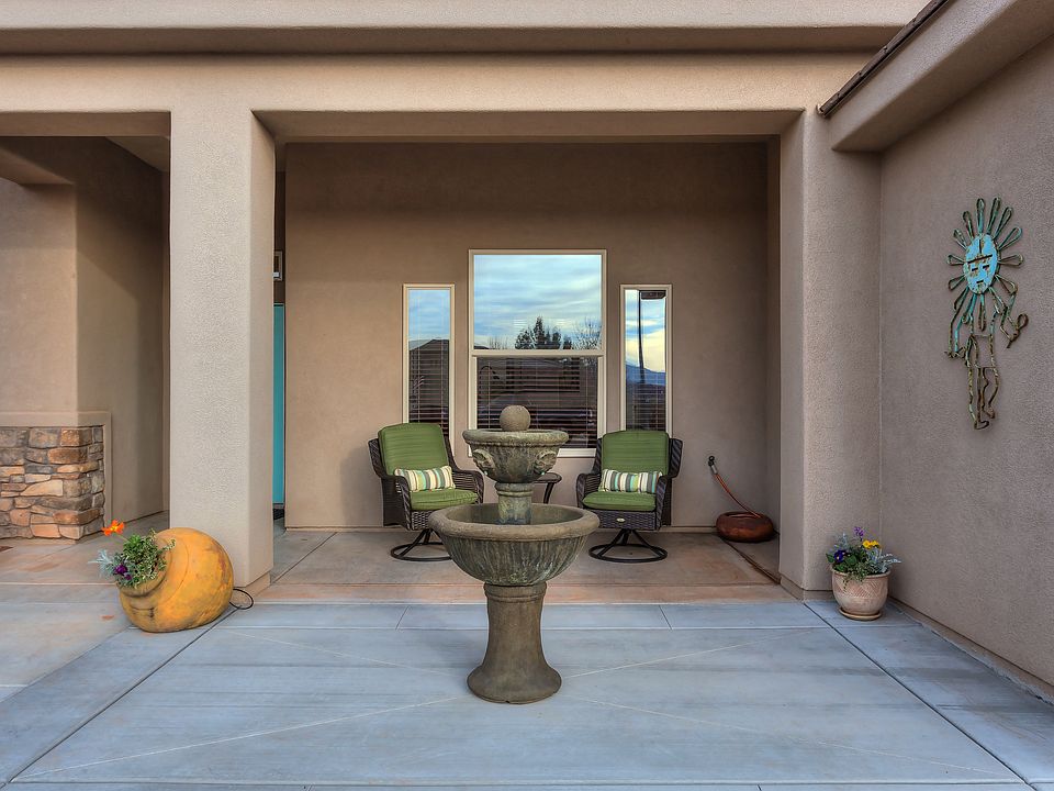 Large front porch & patio