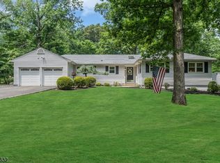 828 Sunset Rdg, Bridgewater, NJ 08807