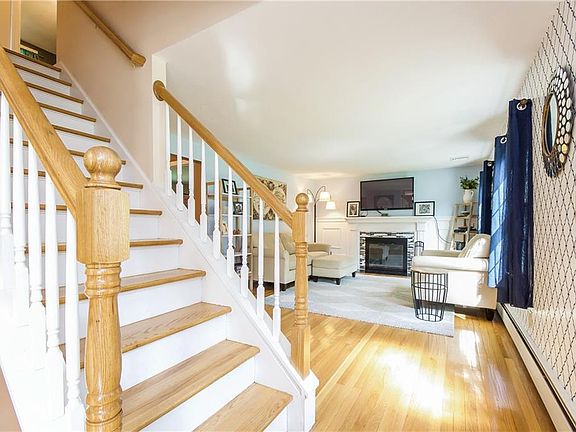 4th image of 8 Larchwood Dr