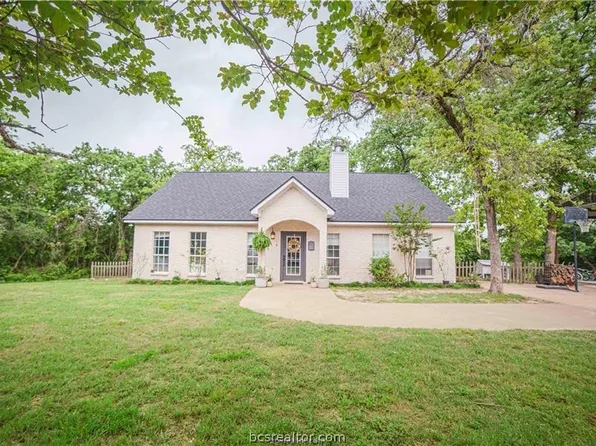 6 Tonkawa Dr, Hilltop Lakes, TX 77871