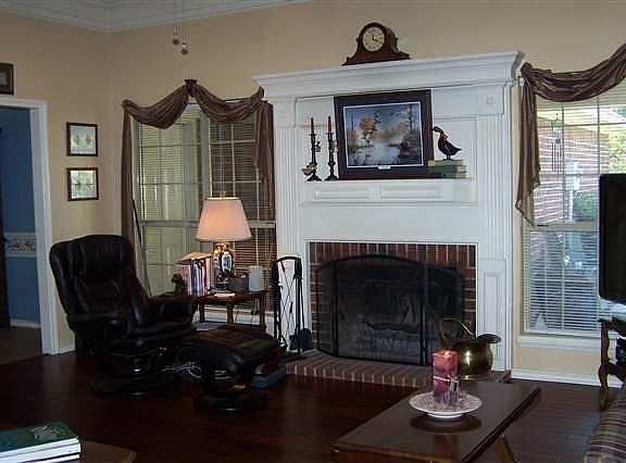 2nd image of 3405 Williamsburg Ln