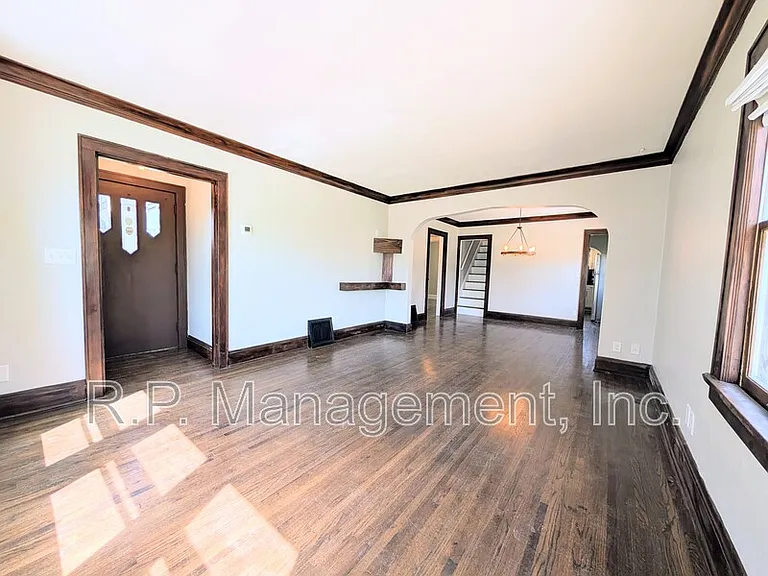 636 Gotzian St — Photo 5