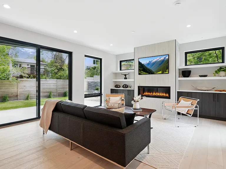 2860 Table Mesa Dr — Photo 15