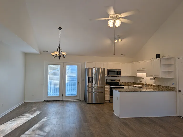 1466 Sir Charles Dr — Photo 4