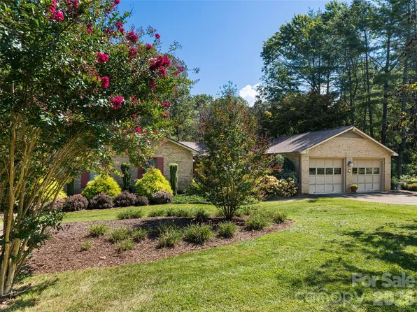40 Applecross Rd, Weaverville, NC 28787
