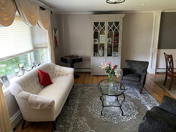 4th image of 46 Greenwood Ln
