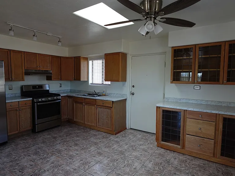 1015 N Columbia Ave — Photo 8