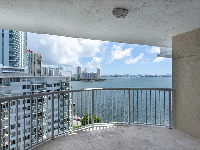1420 Brickell Bay Dr #1604 — Photo 1