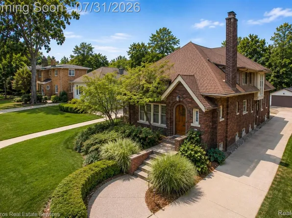 637 Washington Rd, Grosse Pointe, MI 48230