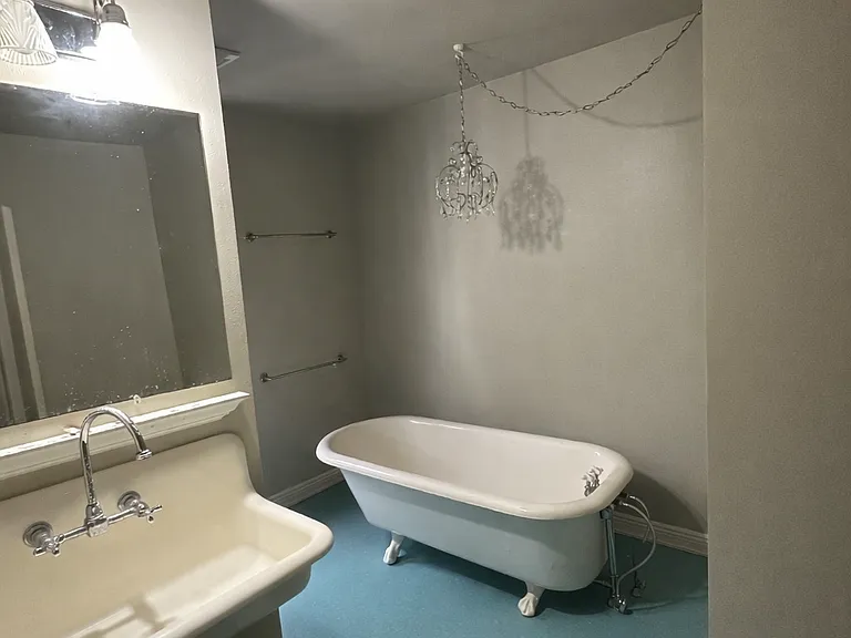 425 Hudson St — Photo 12