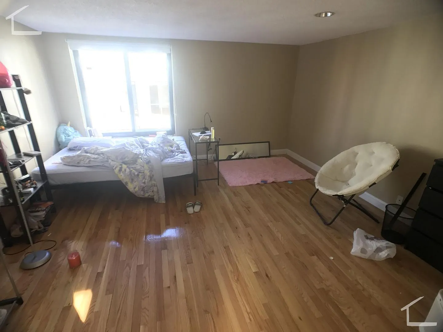 Charming 3 Bedroom-No Broker Fee — Photo 3
