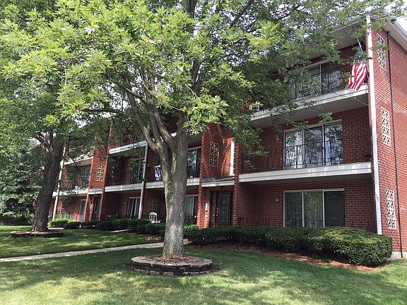 2nd image of 410 Crescent Blvd APT 2A