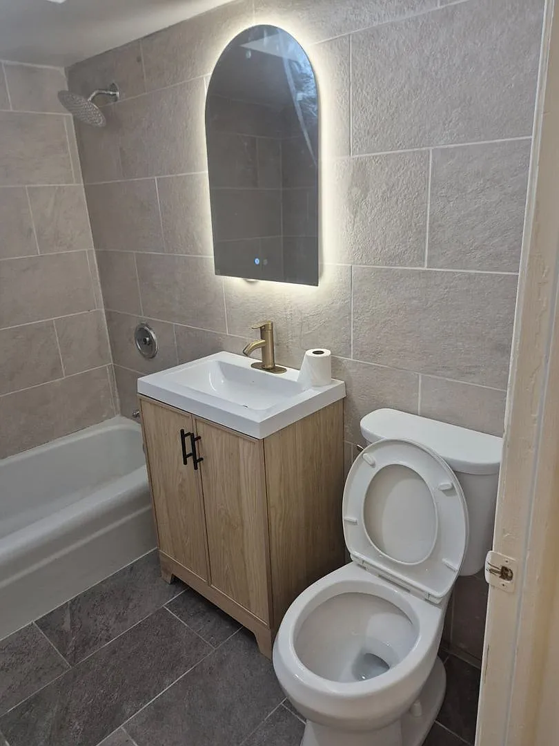 CHA Mobility Zone 1-Bedroom, Fully Renovated, Modern Upscale Apartment — Photo 3