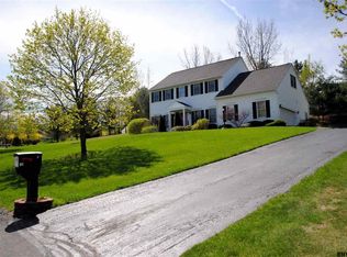 10 Castle Pnes, Clifton Park, NY 12065