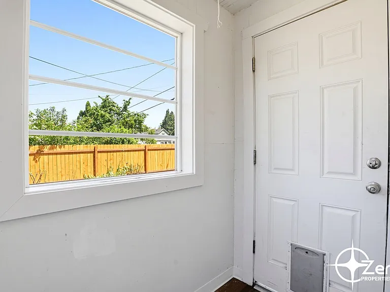 1818 W 22nd St — Photo 5