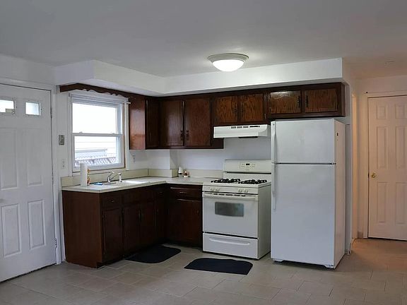 5th image of 440 Stafford Ave Floor 1