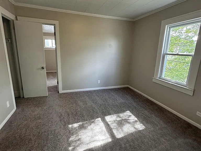 11021 Western Ave — Photo 5