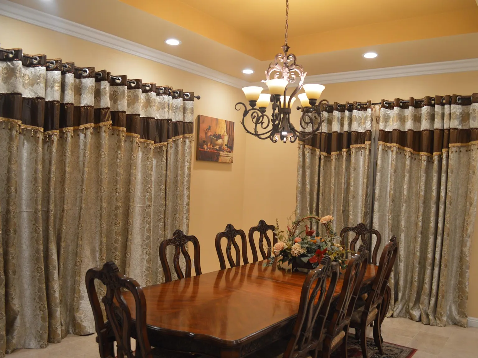 5 bed, 2479 sqft, $5,995 — Photo 2