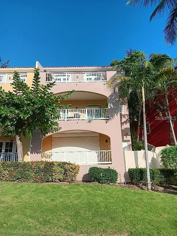 3 bed, 3.0 bath, 2082 sqft, $7,400 — Photo 2