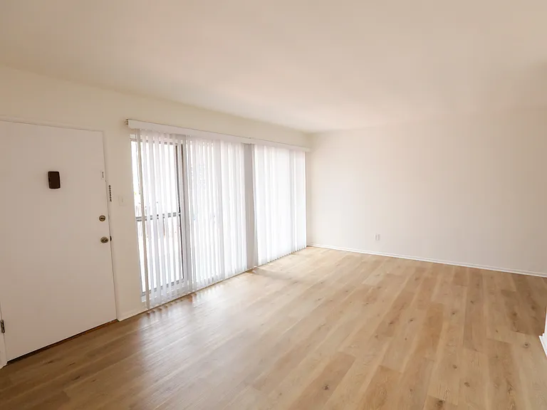 262 S Sycamore Ave #15 — Photo 1