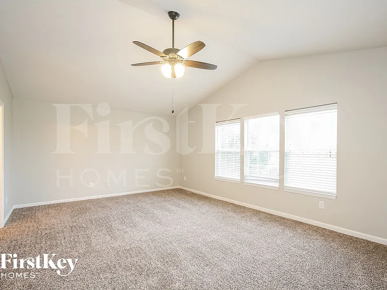 8775 N Springview Dr — Photo 6