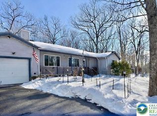 217 Bindale Rd, Tamiment, PA 18371