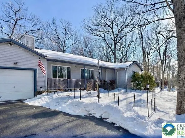 217 Bindale Rd, Tamiment, PA 18371