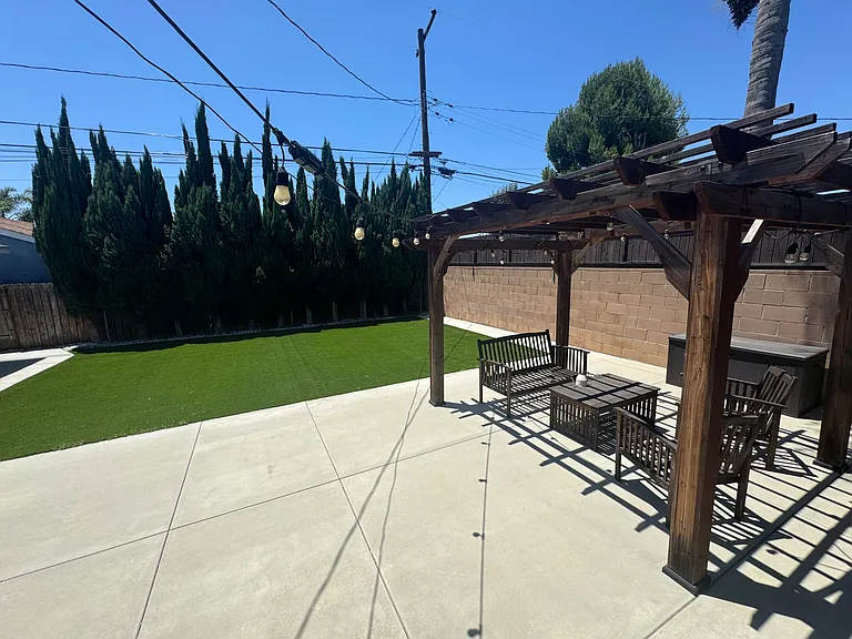 221 S Fonda St — Photo 10