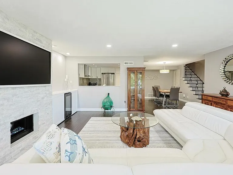 68 Montego Ct — Photo 3