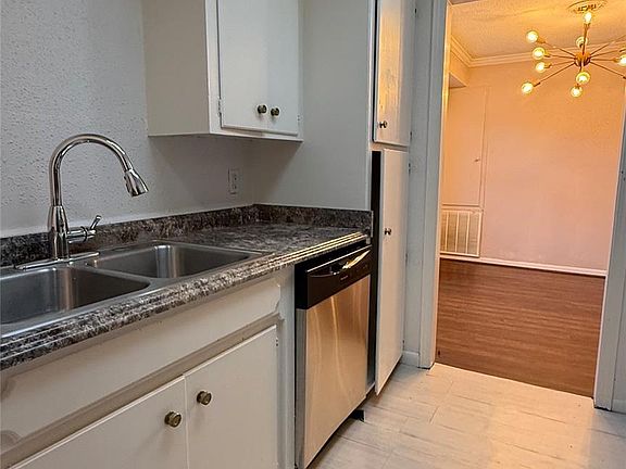 3rd image of 2744 Briarhurst Dr APT 2