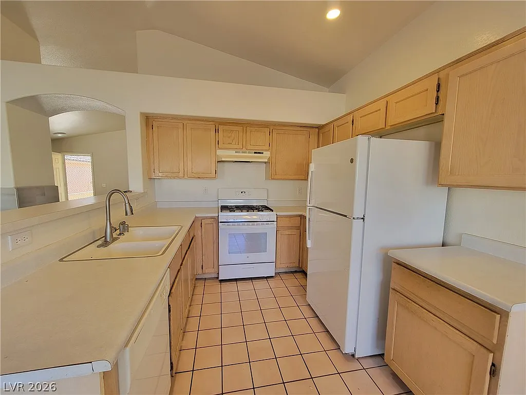 3 bed, 2.0 bath, 1436 sqft, $1,925 — Photo 4
