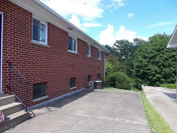 3rd image of 215 Edgewood Dr
