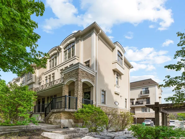 3077 Cawthra Rd #18, Mississauga, ON L5A 2X4