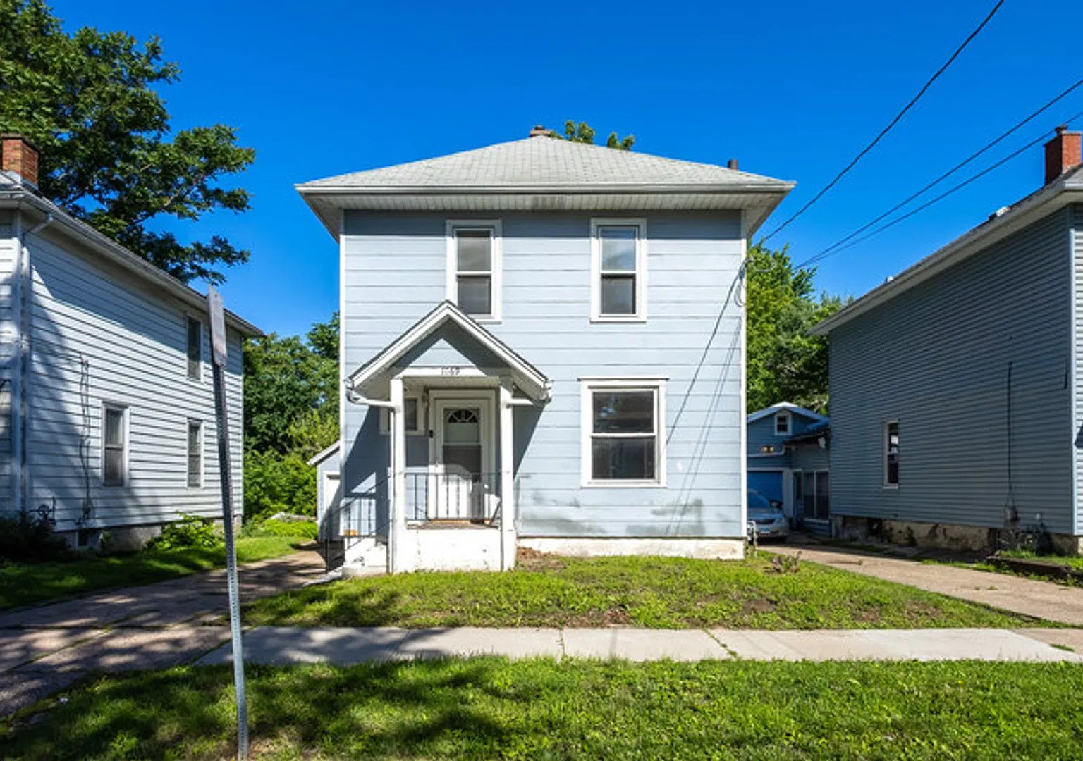 Spacious 3 Bedroom, 2 Bathroom Home 1169 23rd St., Moline, Il 61265 $250 Off First Month's Rent — Photo 1