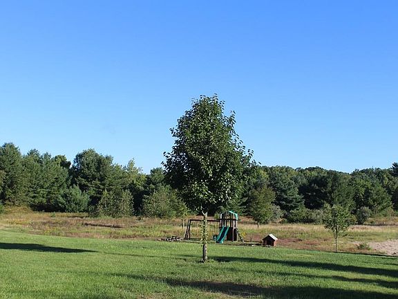 3rd image of 15 Pine Acres Dr