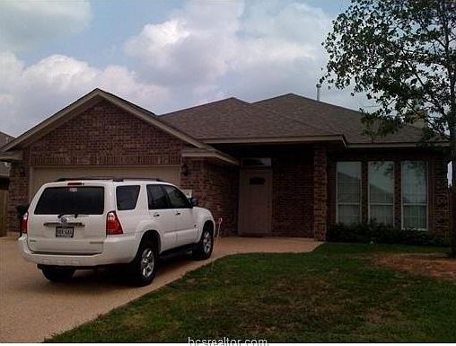 1st image of 924 Whitewing Ln