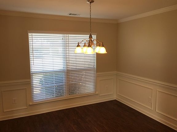 5th image of 28 Bostwick Dr