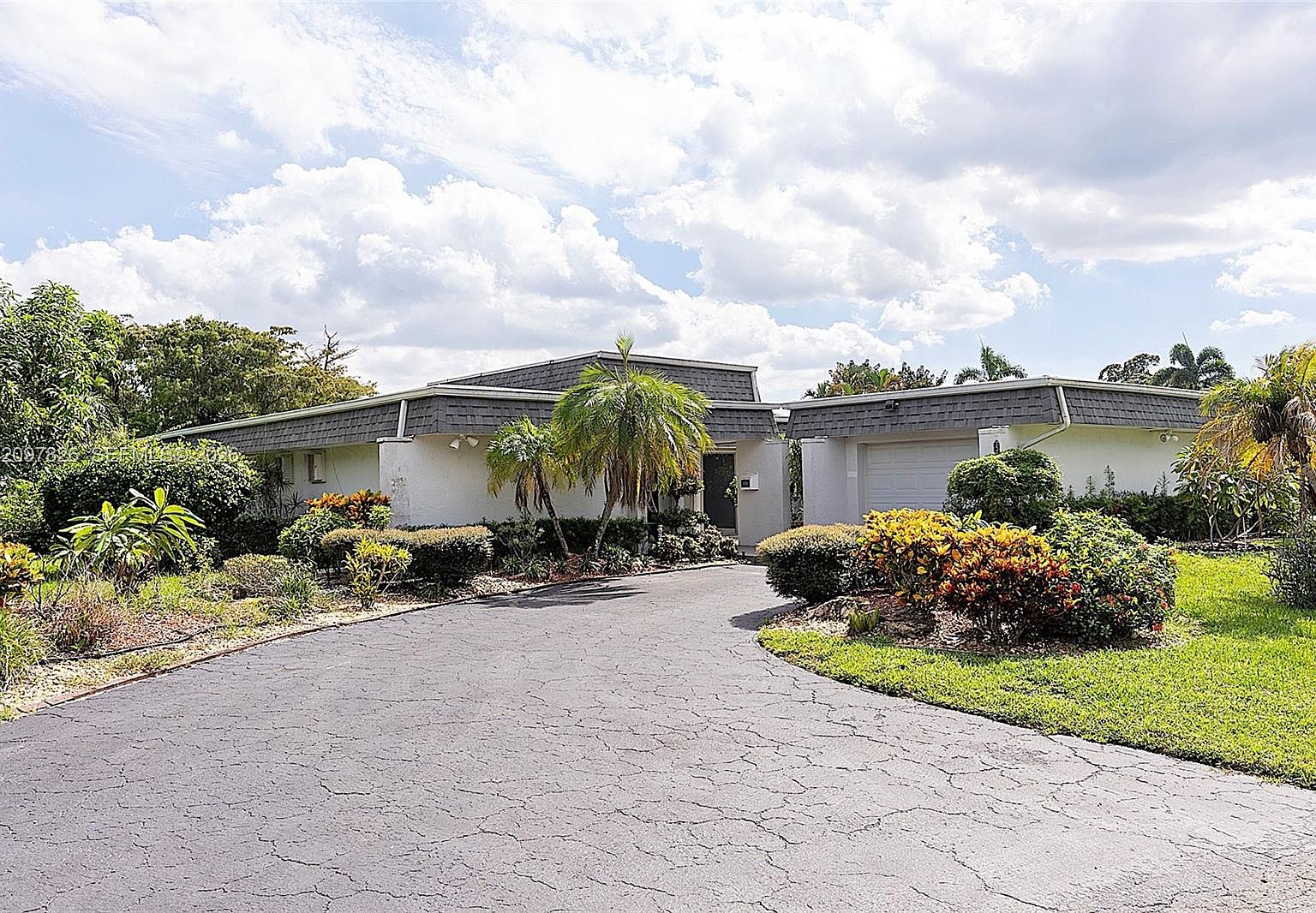5010 Banyan Ln — The Woodlands Country Club