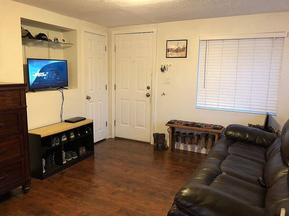 1st image of 1003 Della Ave