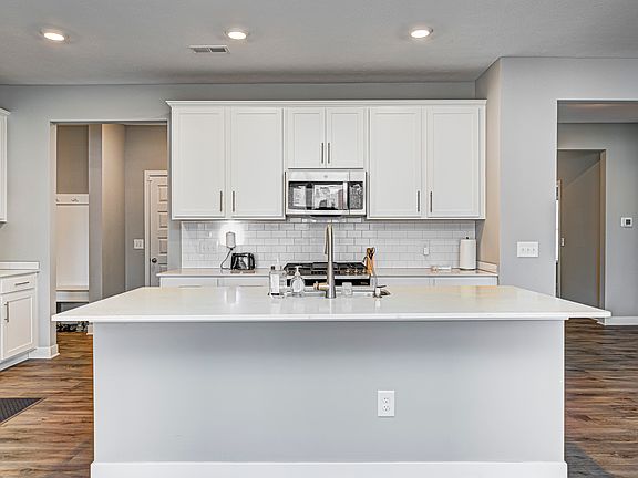 4th image of 3958 Kensington Dr
