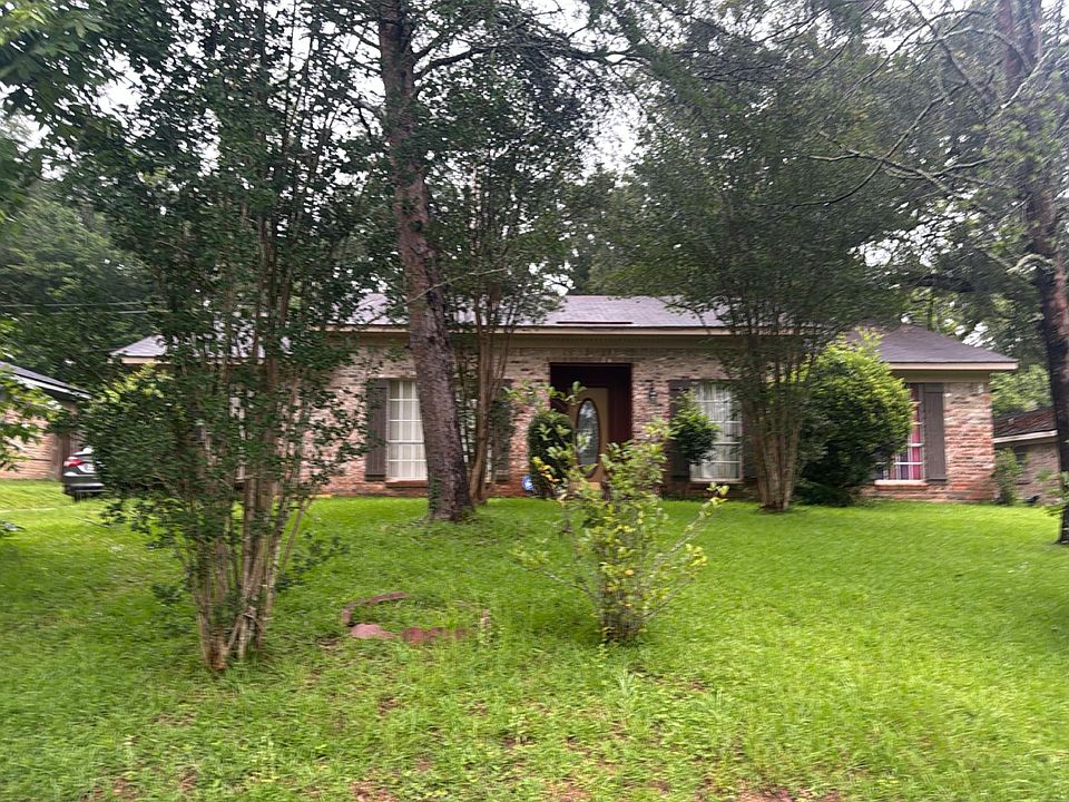 1st image of 1540 Deerwood Dr E