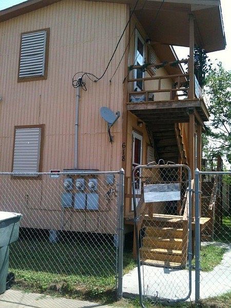 1st image of 618 38th St APT 1
