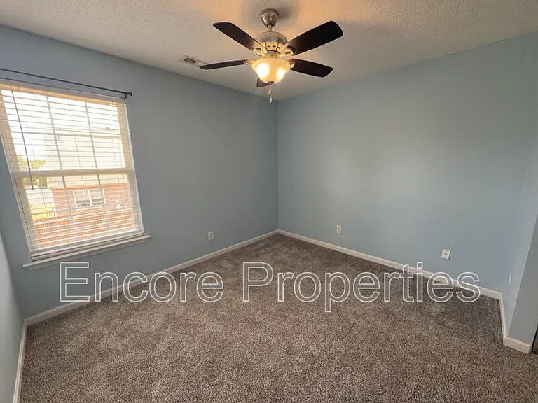 221 Danesway Dr — Photo 11