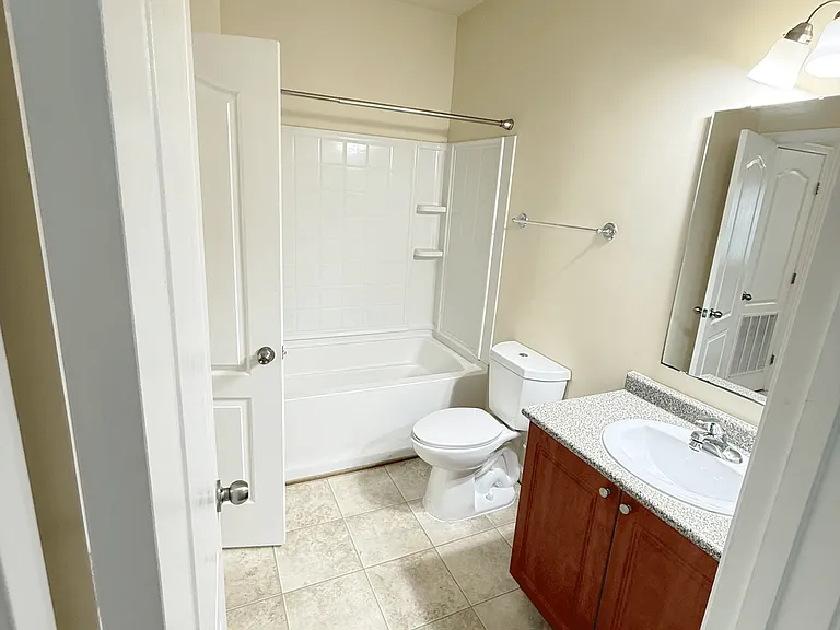 Clairmont at Farmgate — Photo 37